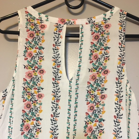 Old Navy sleeveless top - Picture 2 of 2